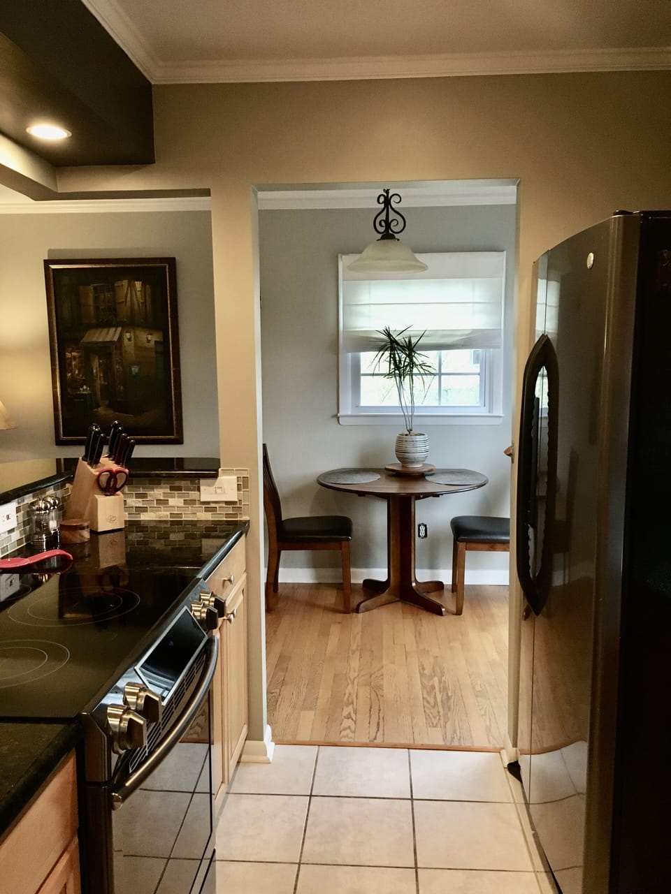 Full Kitchen which opens to living room
