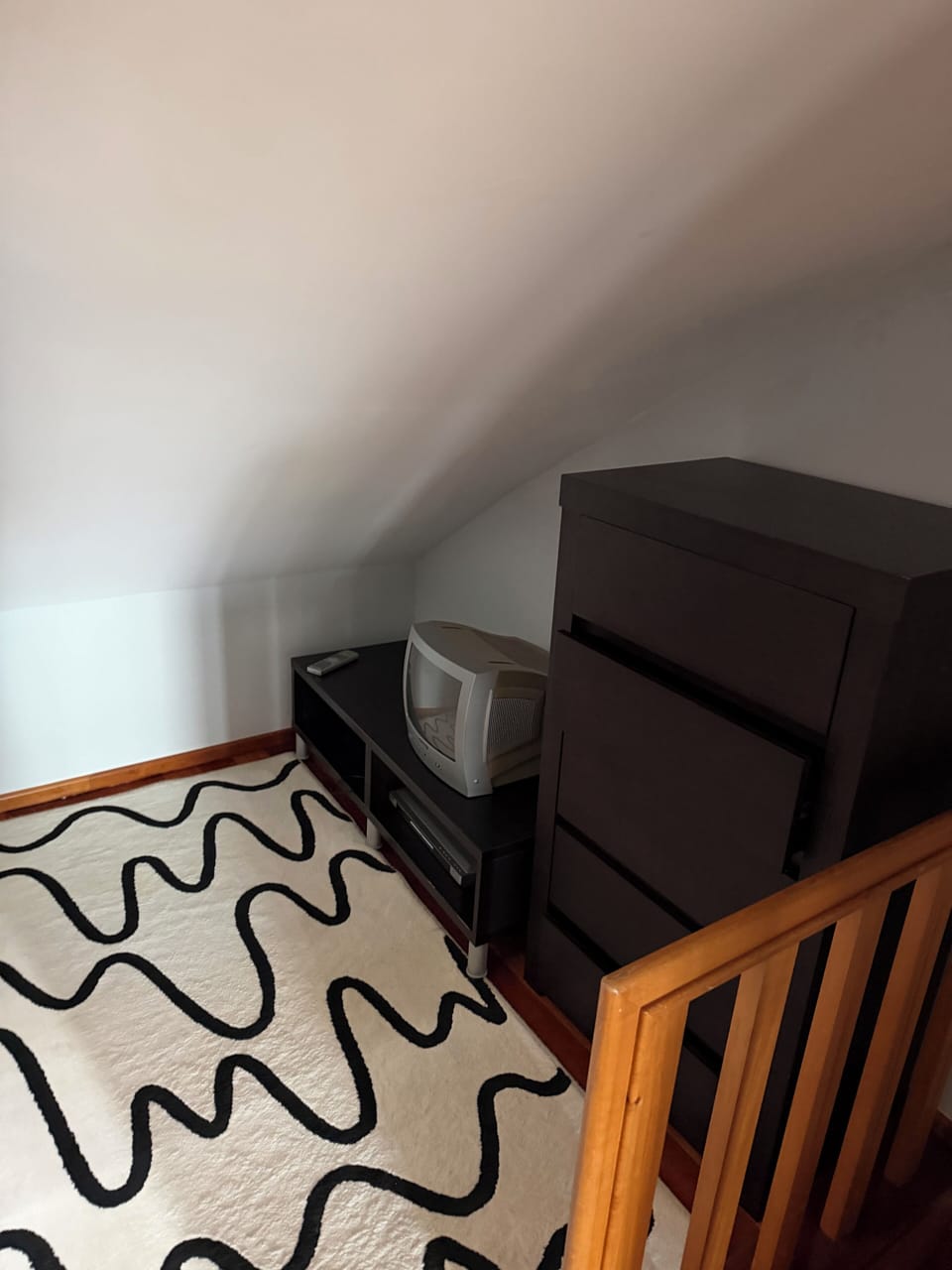 Part of upstairs 2nd bedroom, bathroom is in between booth upstairs rooms