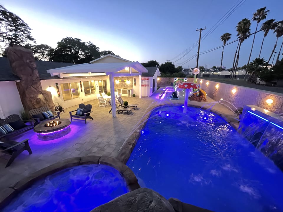 Pool, Spa, Fire Pit, Splash Park, Volcano Water Slide, BBQ & Enclosed Patio