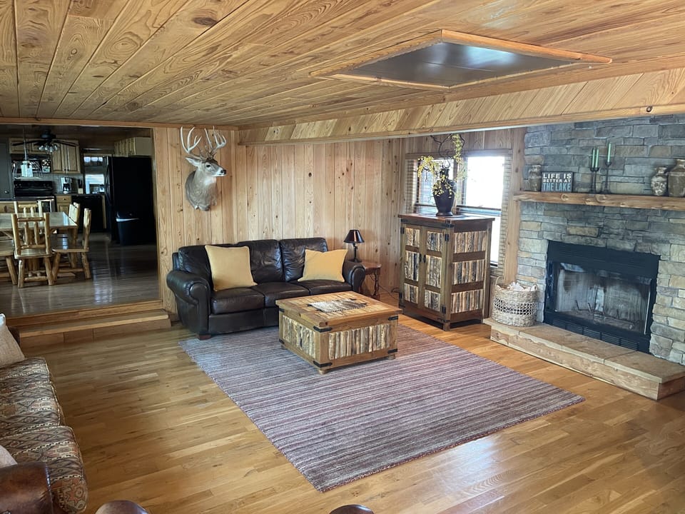 Cozy family room with plenty of seating 