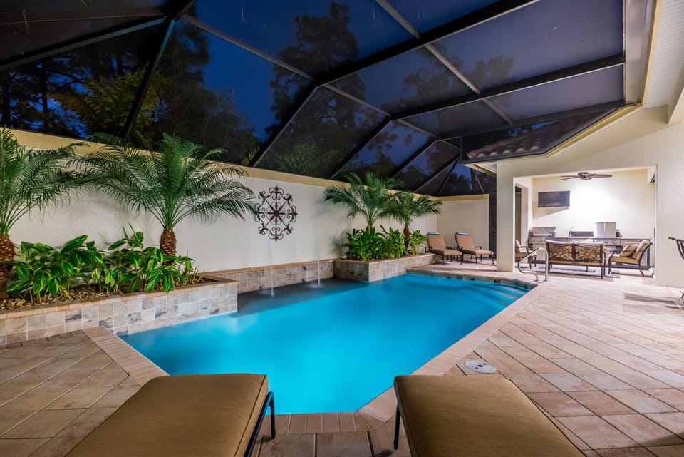 One word can describe your pool and lanai setting WOW!!!