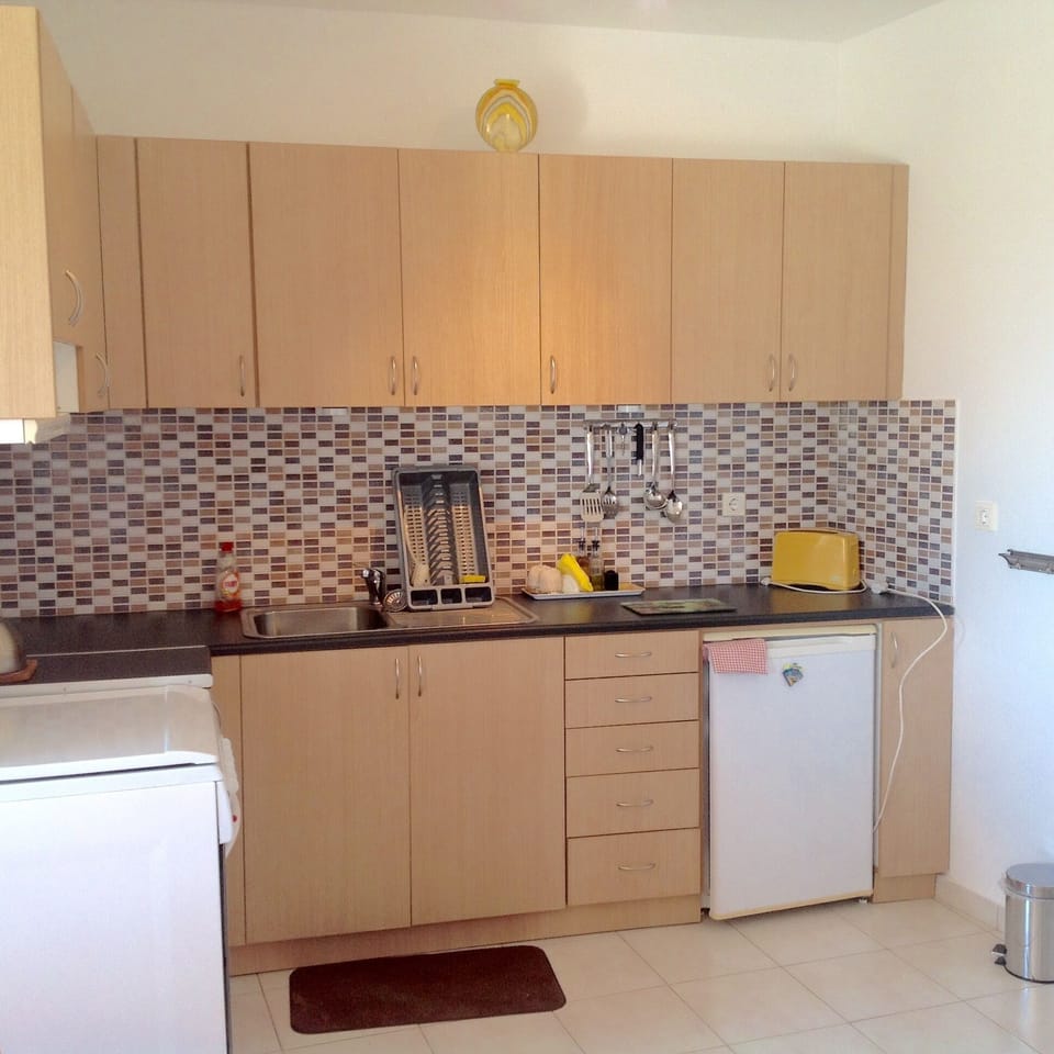 Well equipped full size kitchen with gas and electric hobs and full size fridge