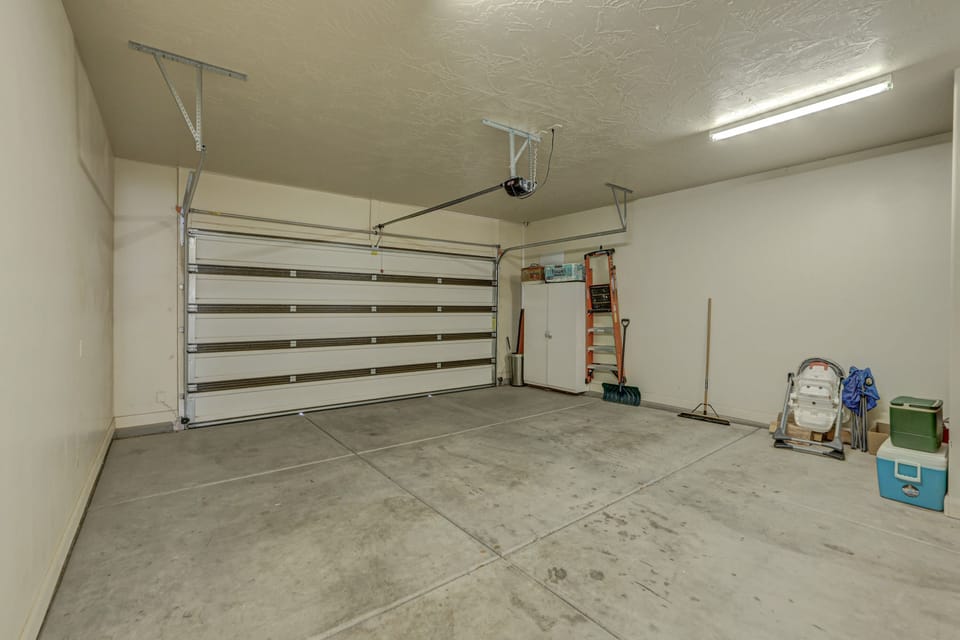 2 car garage for convenient parking