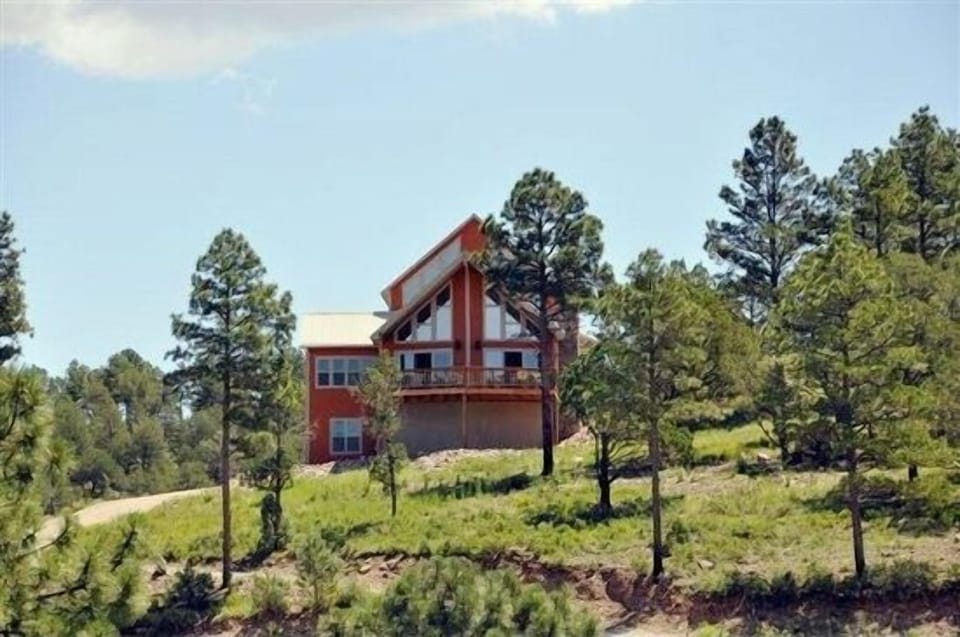 Spectacular mtn views from the top of the hill chalet