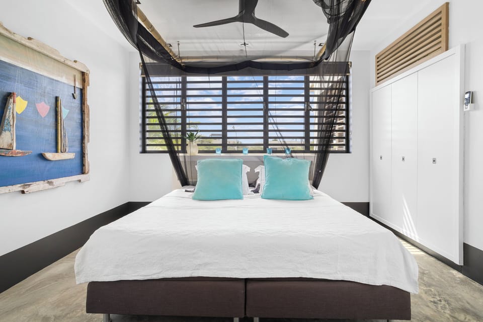 3 bedrooms with twin beds 
