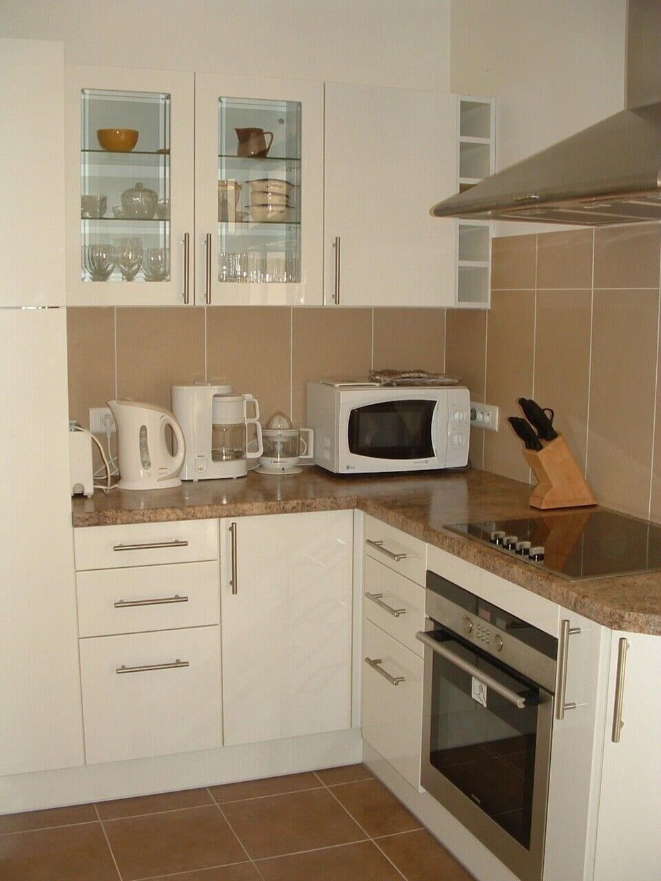 Kitchen with microwave, toaster, coffee maker, fridge freezer and full amenities