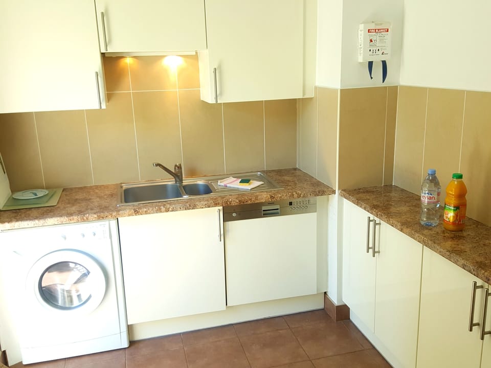 Kitchen, with washer-dryer, dishwasher and full amenities