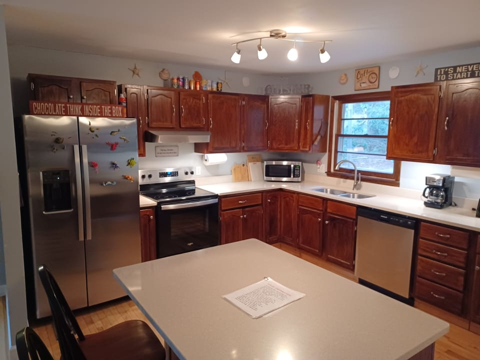 All NEW Appliances, with ice maker and filtered water dispenser. 