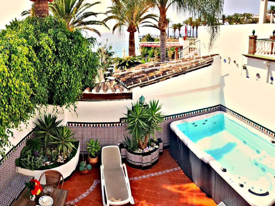 Patio with Spa-Pool and View to the Balcon de Europa