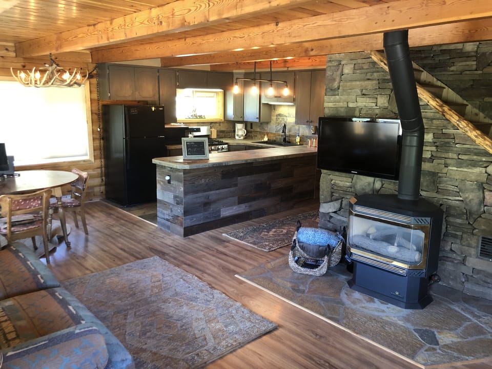 Kitchen nook seats 4- people.  Flat Screen  TV with Amazon Account Access. 