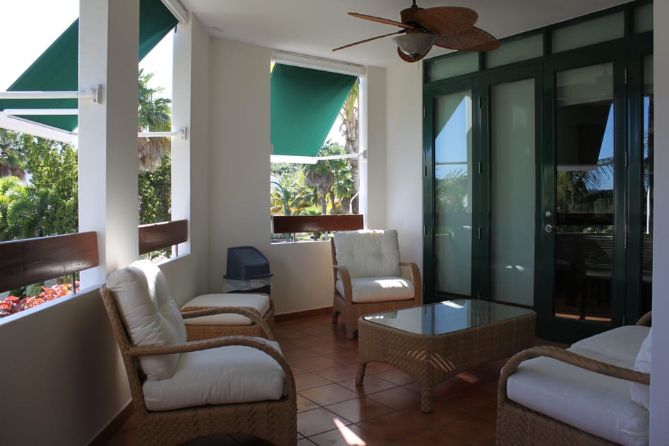 Exterior Terrace  with view to the golf course and Rain Forest