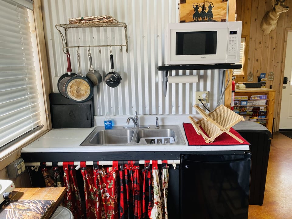 we ask that you wash your dishes please!