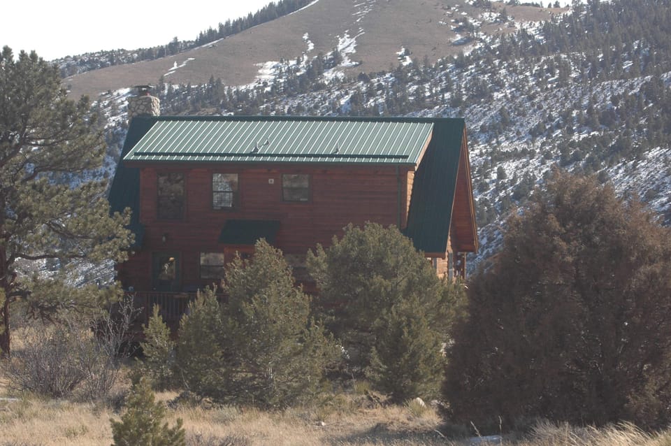 Back view of Mountain Manor looking south in winter - 360º views!