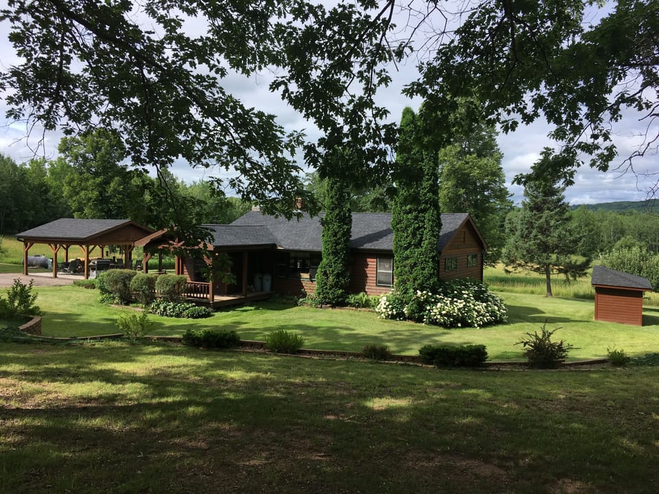 Cozy 4 BR home nestled in river valley 2 miles from Bayfield