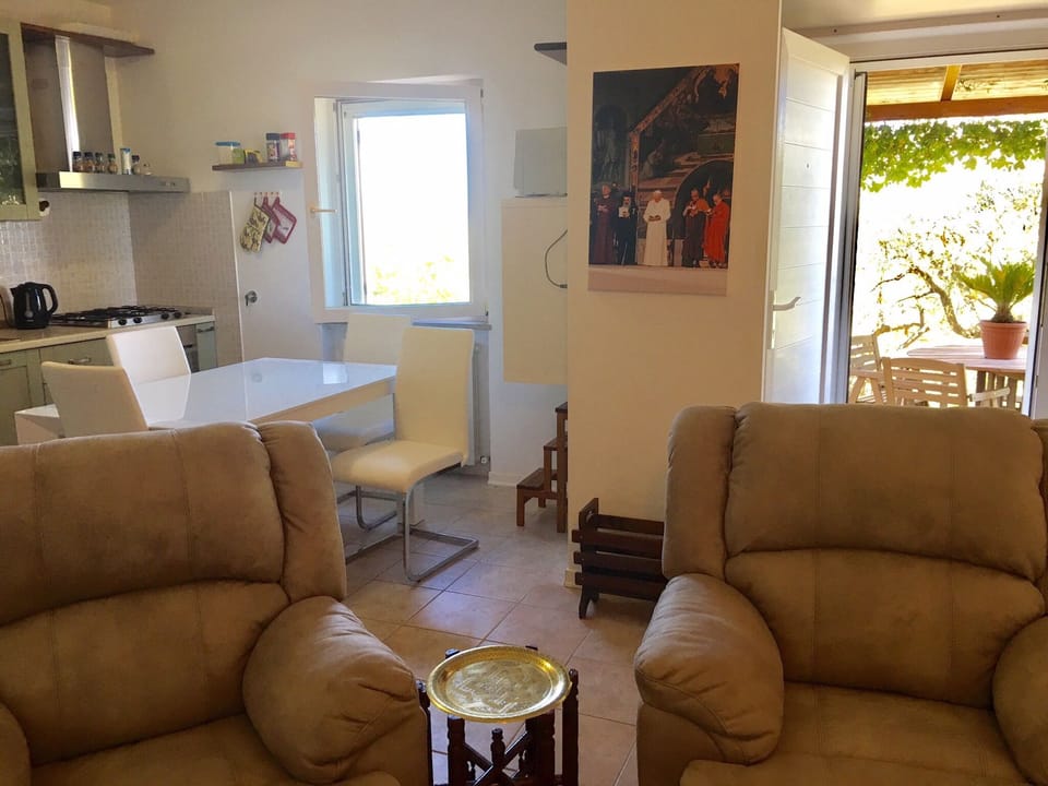 Living to kitchen & alfresco dining area