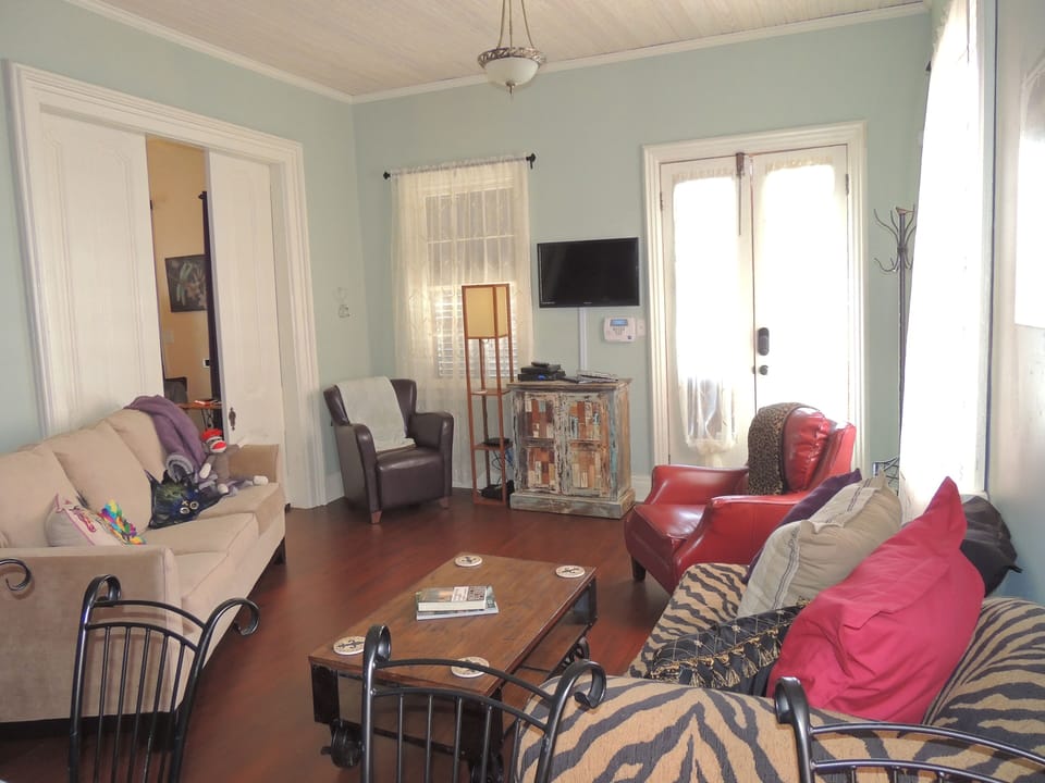 Living room with chaise and 2 leather arm chairs