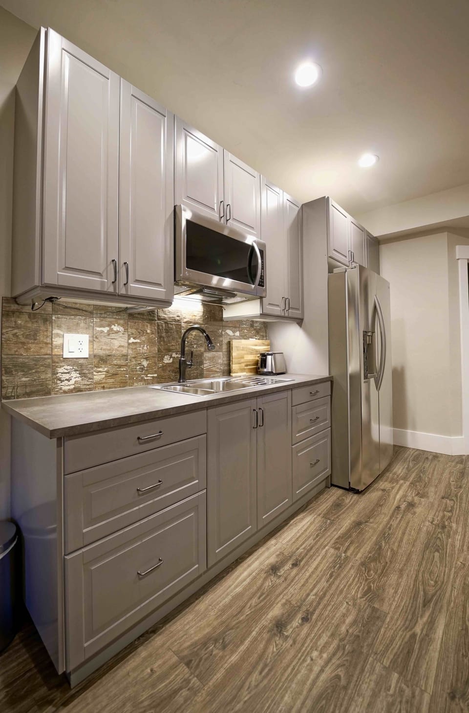 Kitchenette makes preparing snacks and drinks a breeze