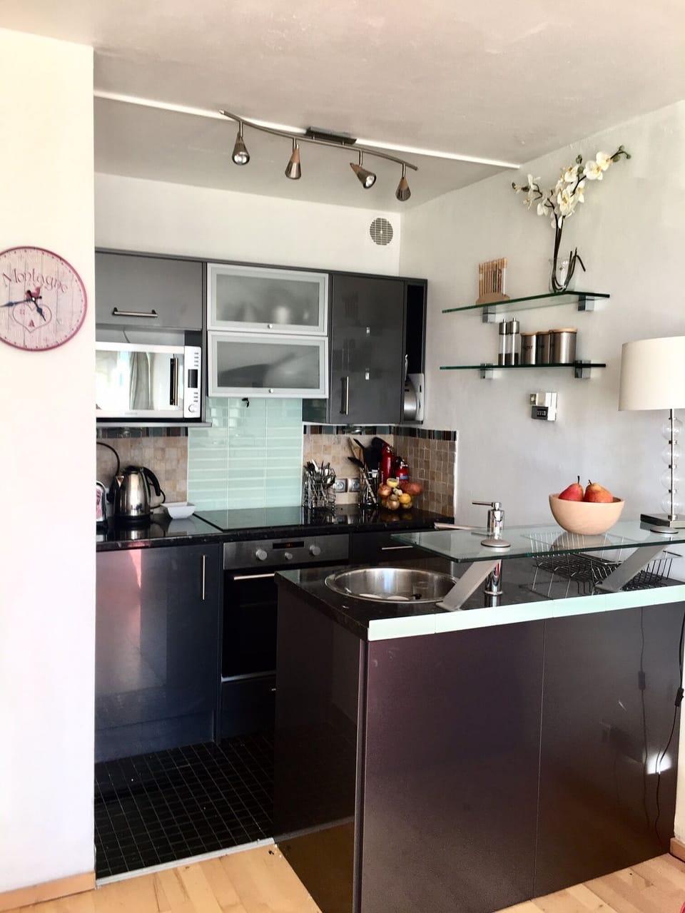 Kitchenette with modern utilities - cooker, electric hob, microwave & dishwasher