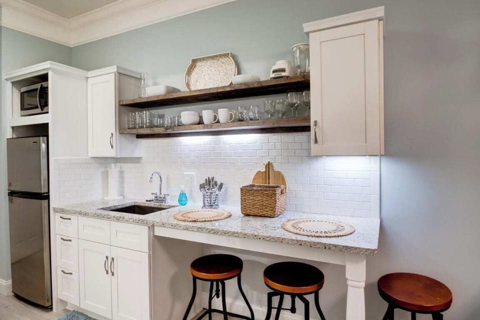 Kitchenette with seating area