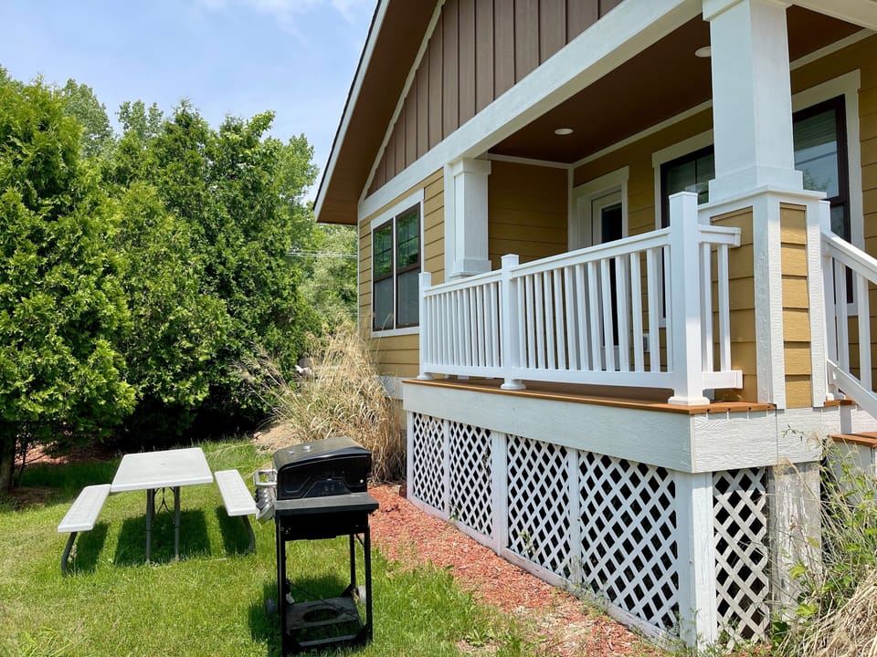 Backyard Area / Picinic Bench / Propane Grill