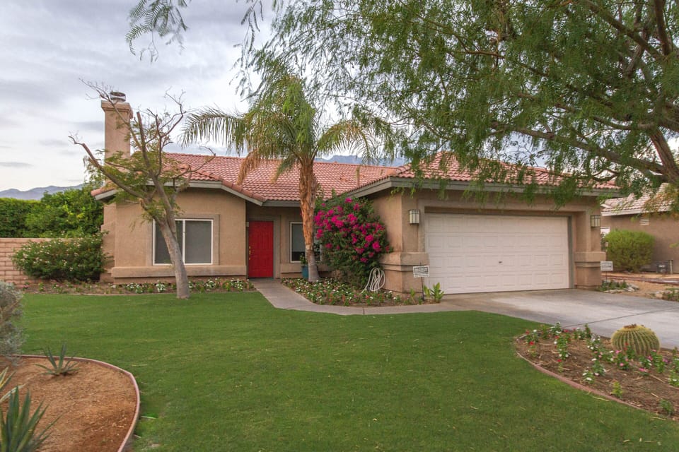 Beautiful quiet Cul-de-sac location minutes from downtown Palm Springs.
