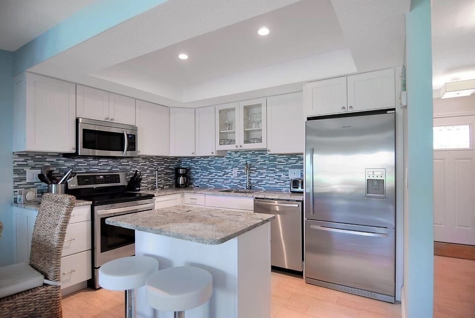 Kitchen with Breakfast Bar