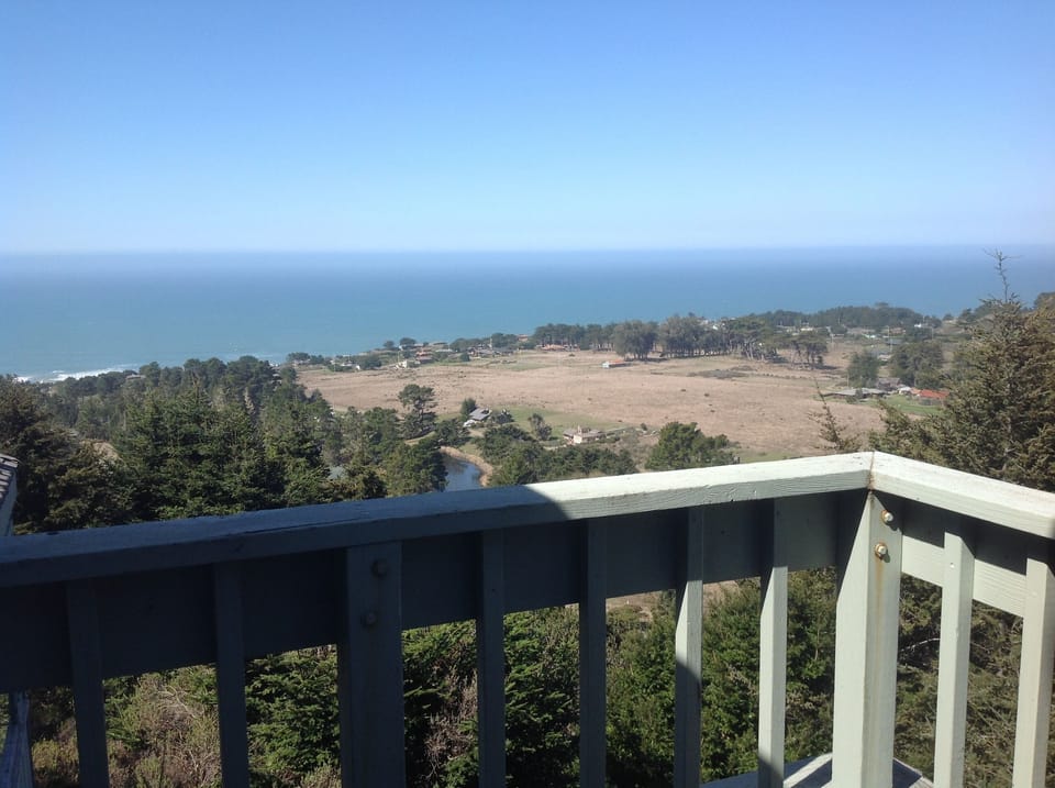 Master Bedroom
Balcony, ocean view