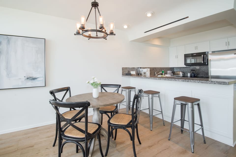 Dining area and bar seating