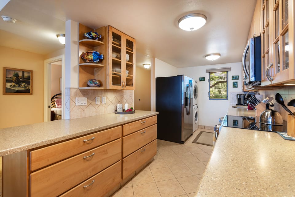 Lauloa 309 Kitchen