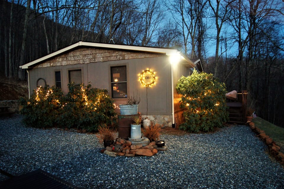 Welcome to our uber casa, DA-JA View II, the funnest vacation cabin in Boone...