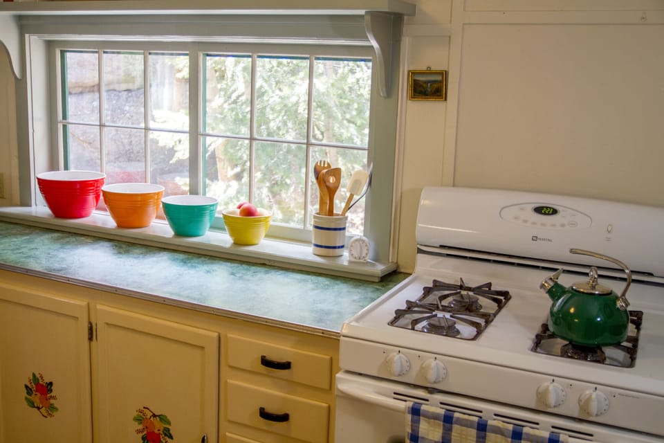 Kitchen partial view.