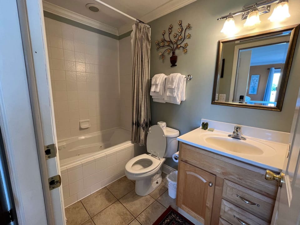 The Sycamore Room bathroom.