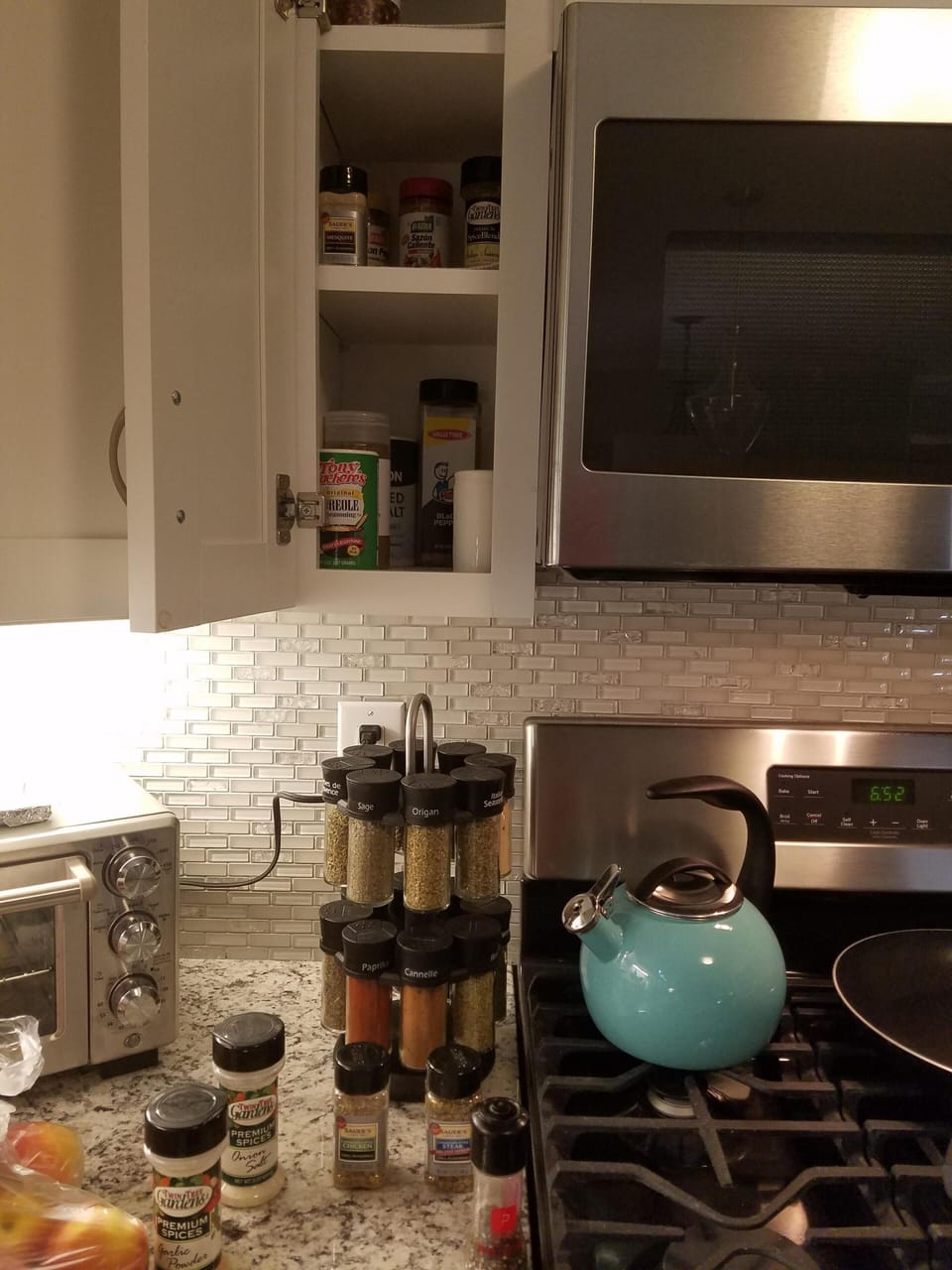 Plenty of good cooking spices, Herbs, sauces and cooking oils are supplied.