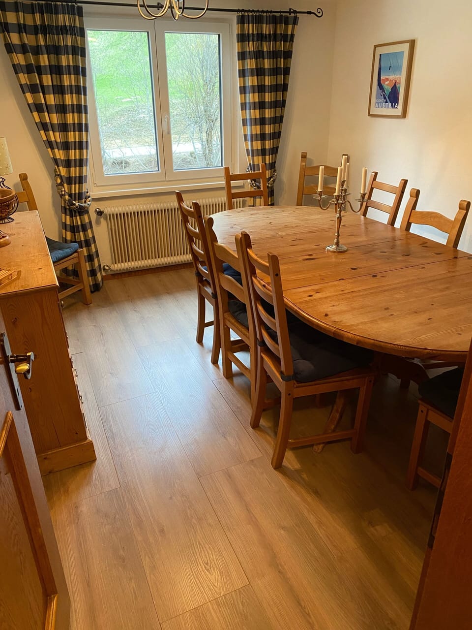 Dining room with plenty of space for guests. 