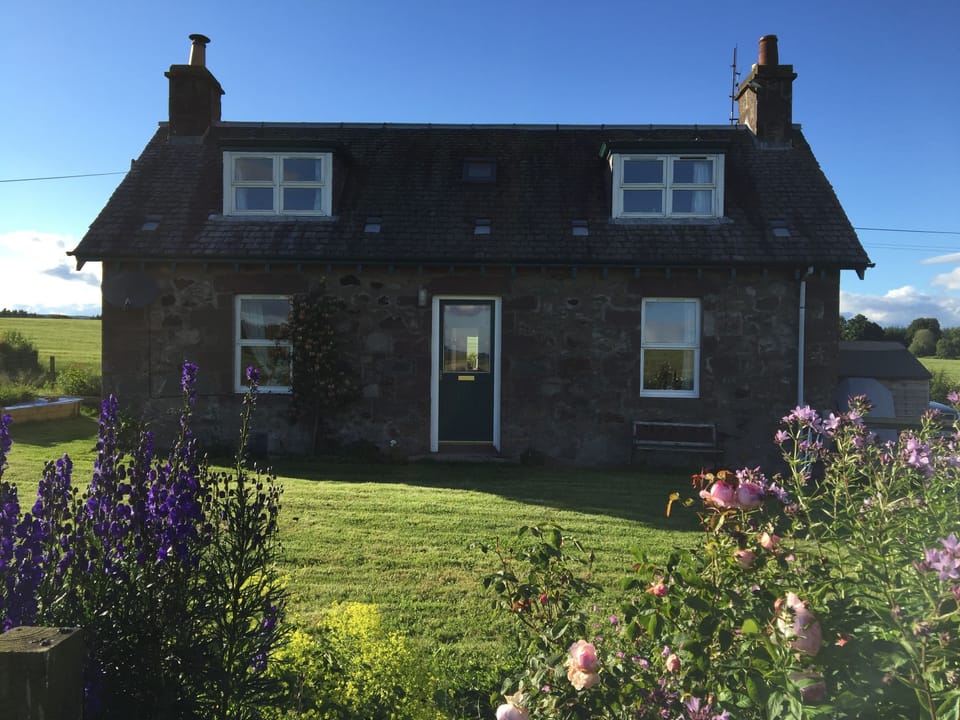 Front of Cottage & Garden