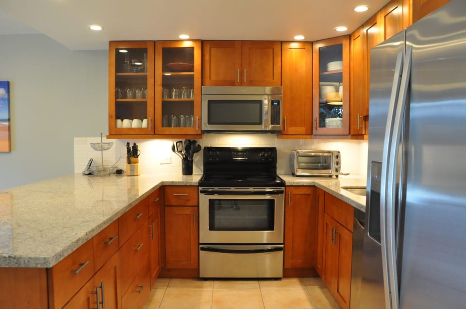 Coffee Maker and Grinder, Toaster Oven, Breakfast Griddle, Blender, Rice Cooker