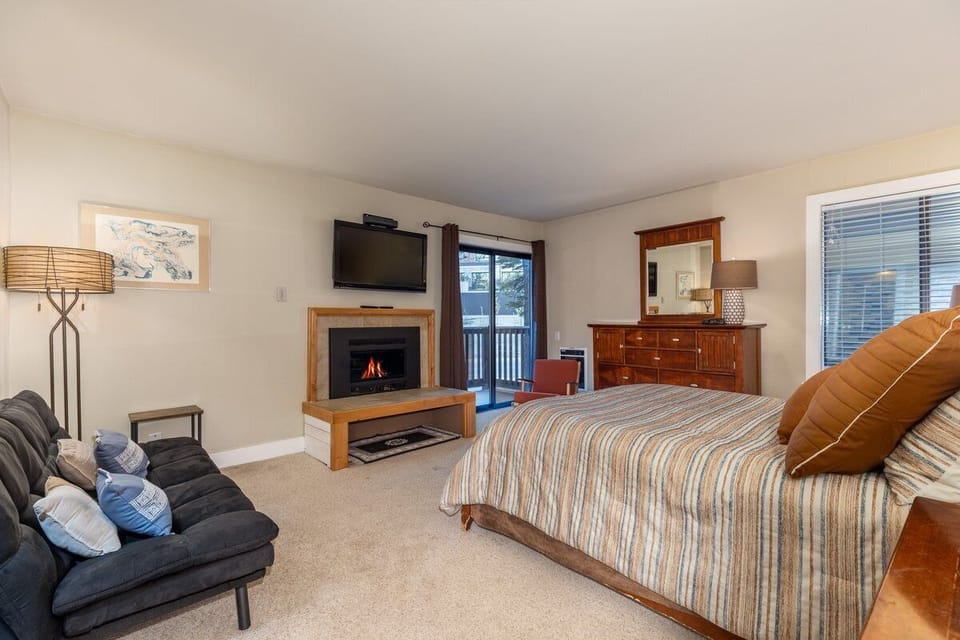 Master Bedroom with Gas. Fireplace