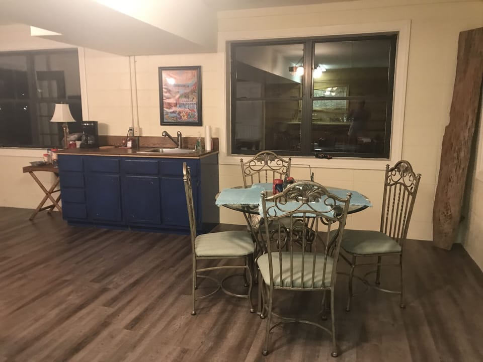 Guest kitchen