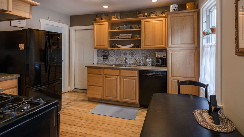More kitchen with all you need for cooking too