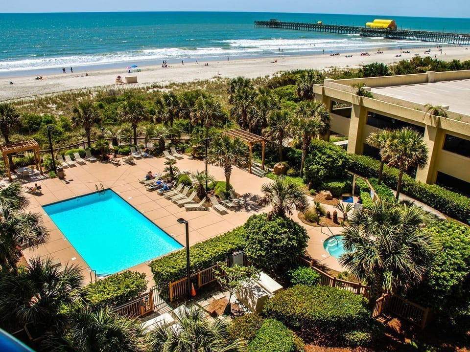Great pool and hot tub!