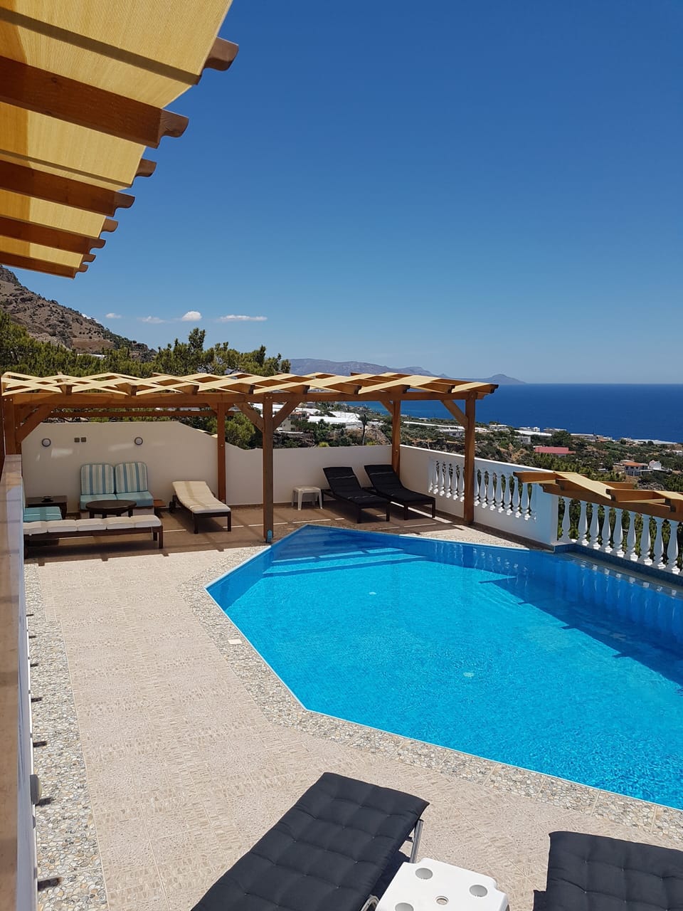 pool view 