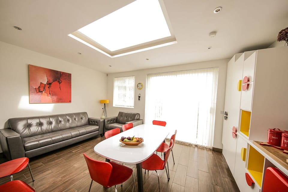 A wonderful bright entertaining space...
