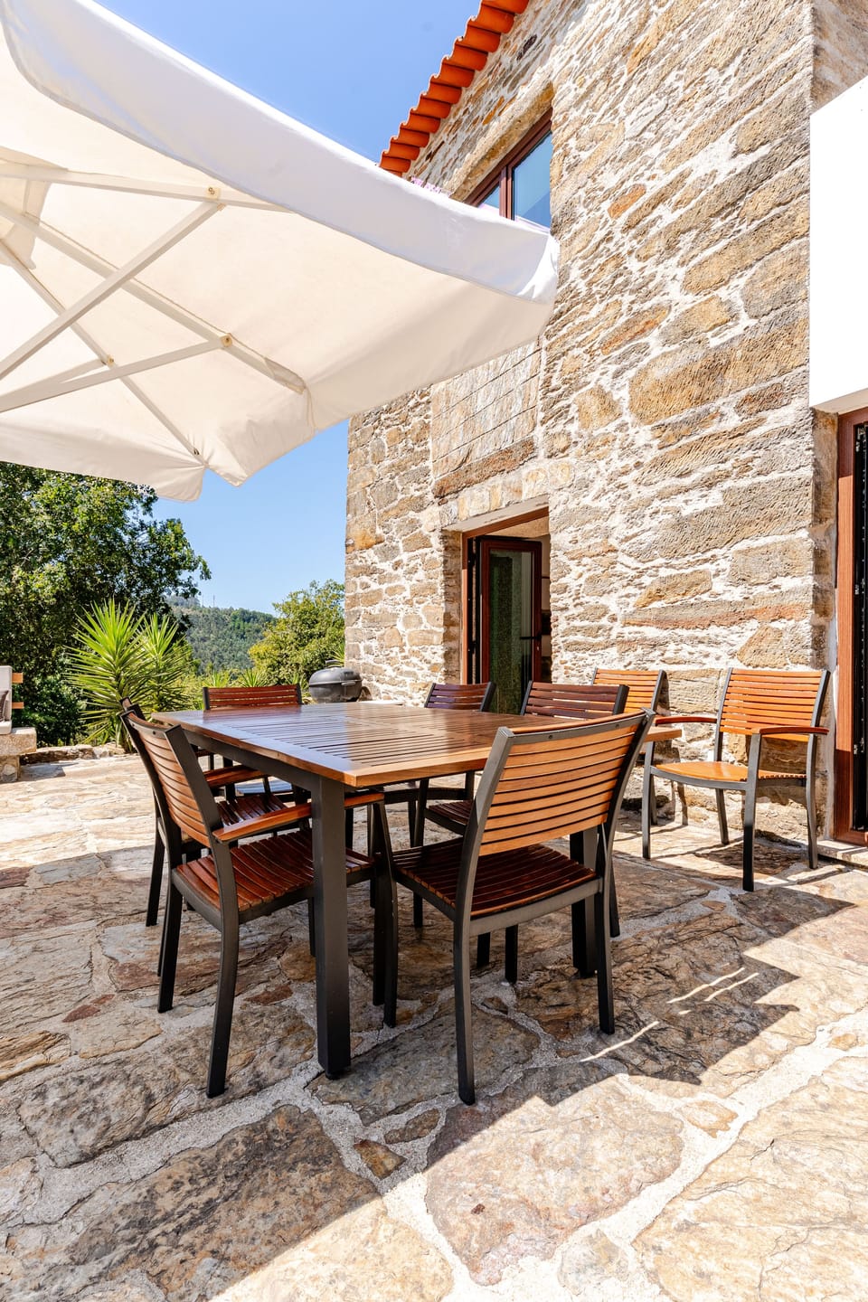 Private Villa with a Natural Pool Next to the Douro River Chalet in Porto District