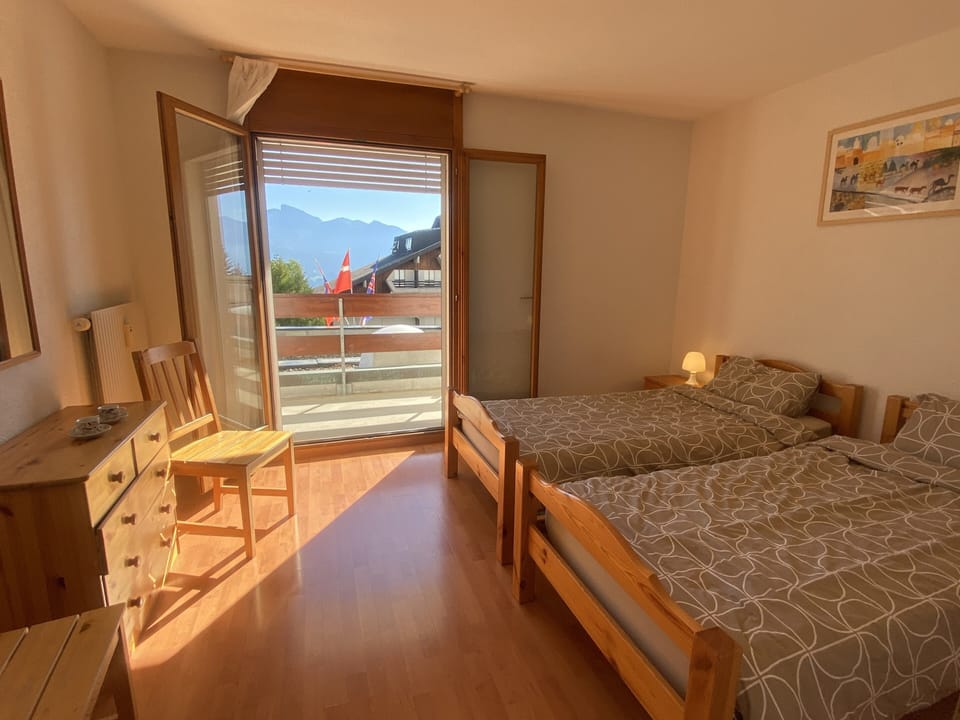 Twin bedroom 