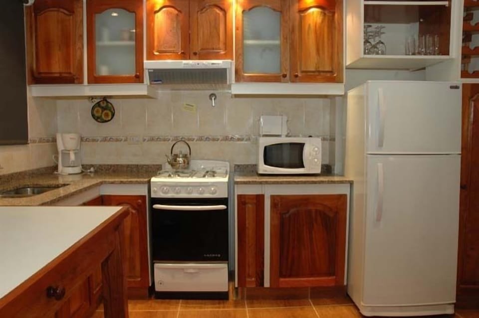 Full kitchen