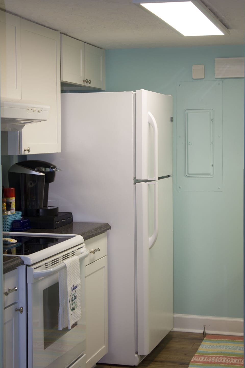Keurig coffee maker and full oven