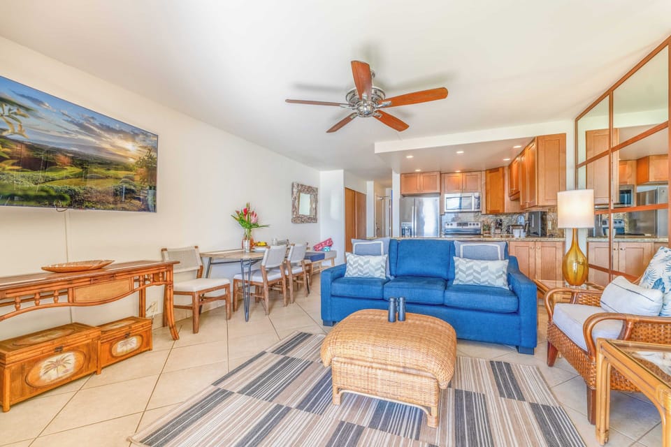 Maalaea Kai 212 Living room, Dining area and Kitchen