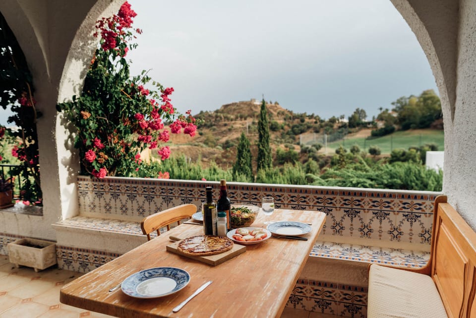 Many beautiful places to dine with stunning views