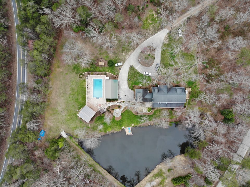 7 acre flat property- easy parking . 1 acre pond with paddleboard & rowing boat