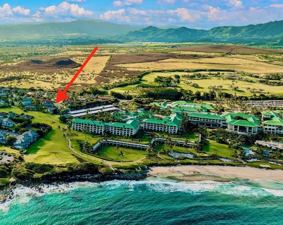 LOCATION:  Near Grand Hyatt with fast easy access to Shipwreck Beach
